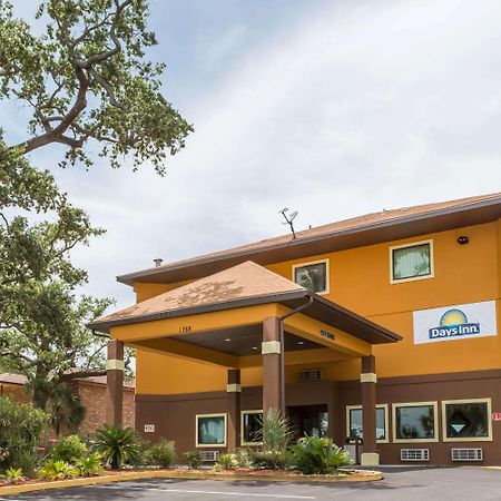 Days Inn By Wyndham Biloxi Beach Exterior photo