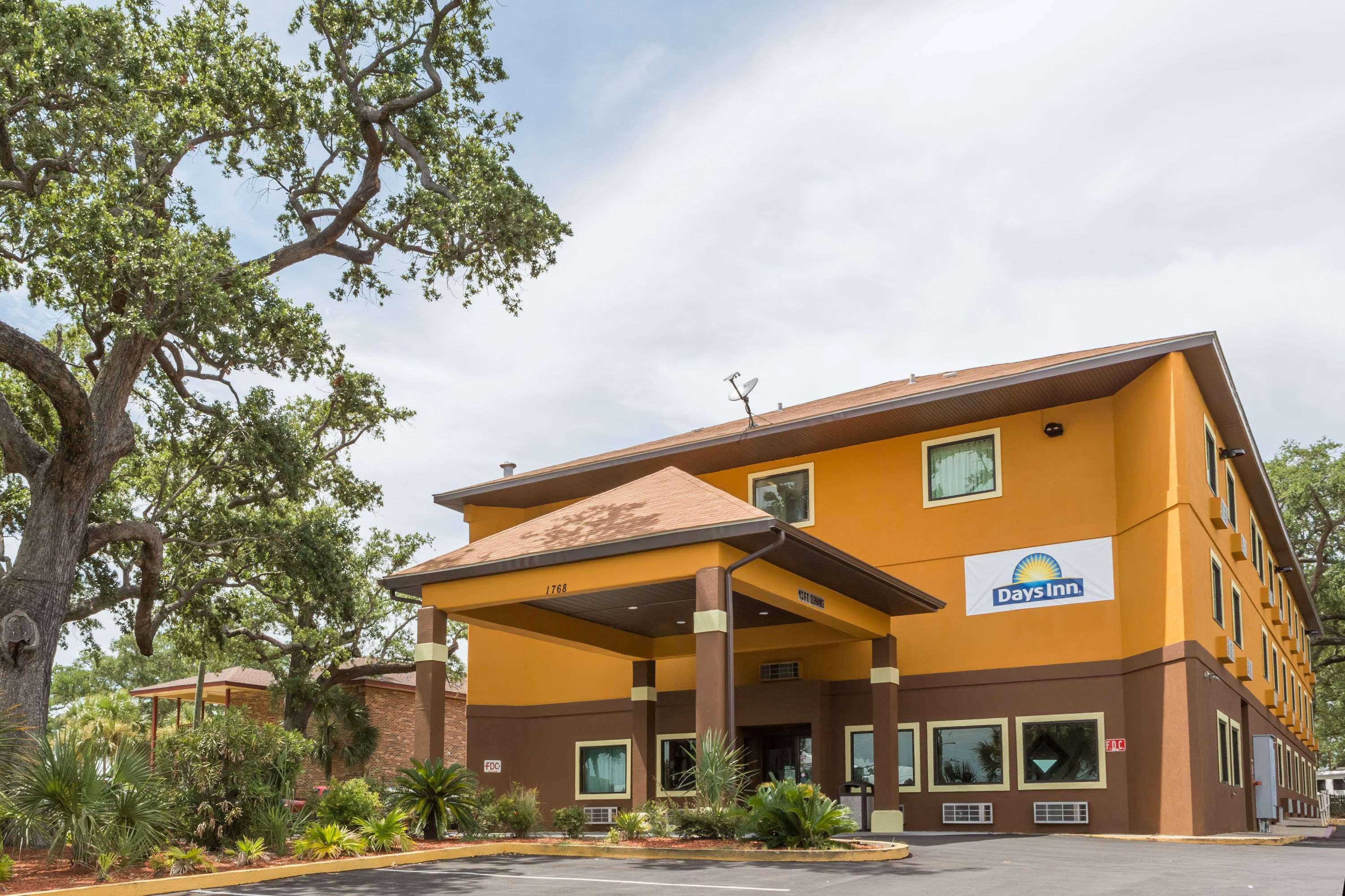 Days Inn By Wyndham Biloxi Beach Exterior photo